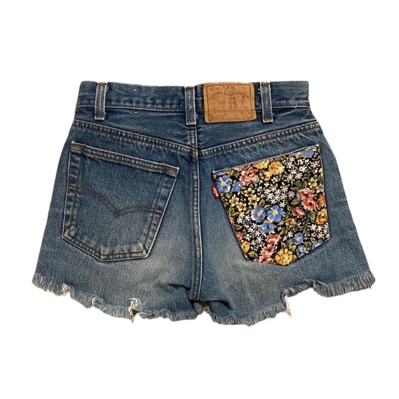 Levi’s Vintage Floral Denim Shorts - Picture 2 of 2